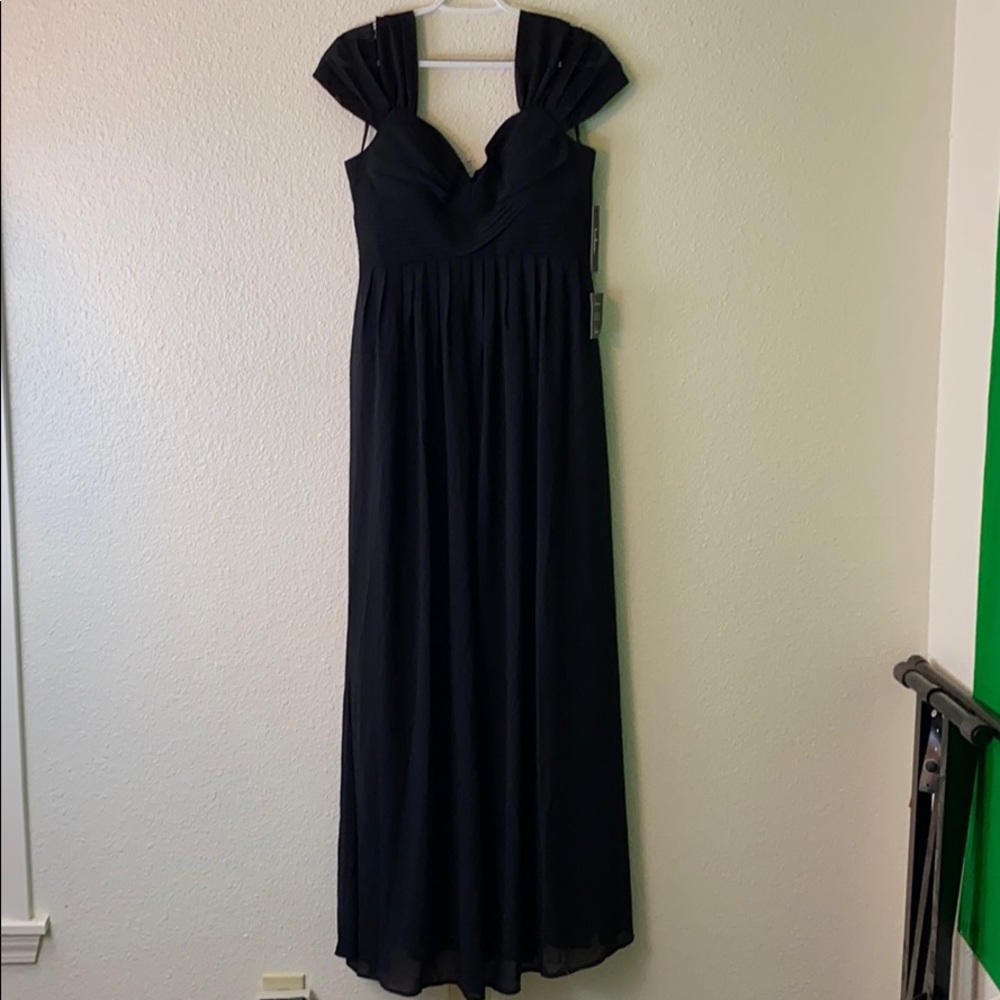 NEVER worn Lulus Long Black Dress size Medium